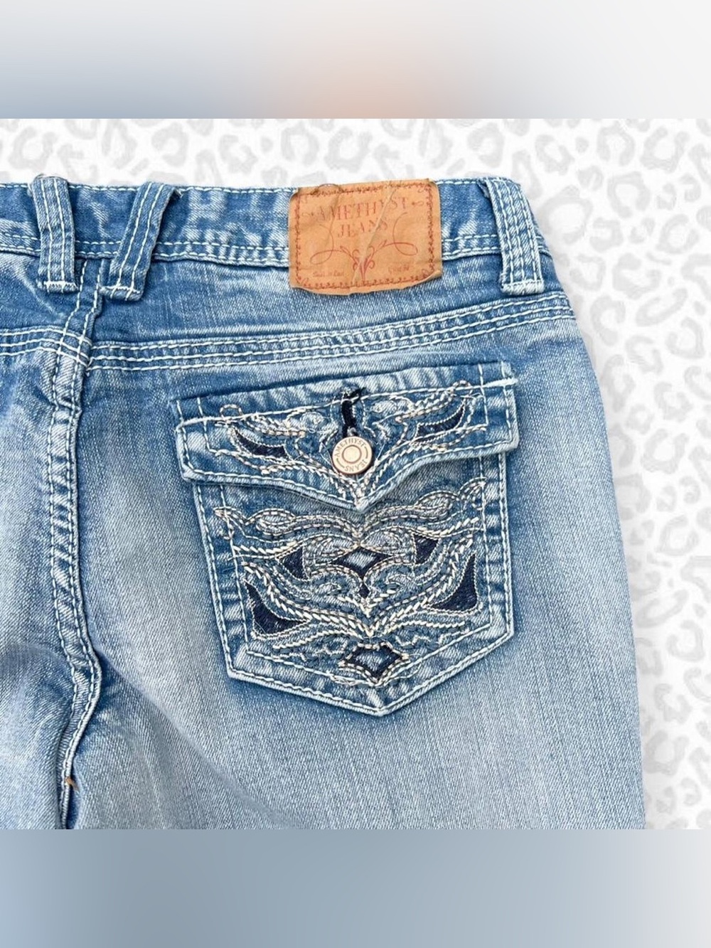 Amethyst Light Wash Denim Capris Size 9